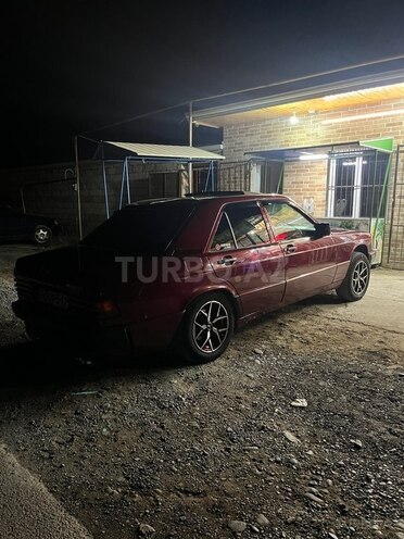 Mercedes 190 1992, 380,000 km - 2.0 l - Salyan