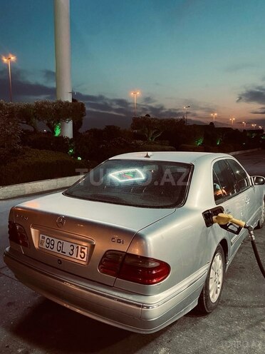 Mercedes E 220 d 2001, 390,000 km - 2.2 л - Bakı