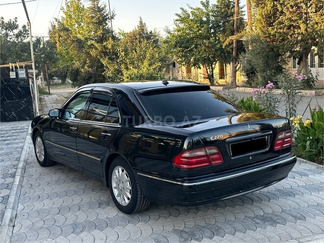 Mercedes E 220 d 2000, 310,000 km - 2.2 l - Salyan