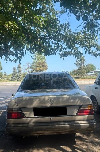 Mercedes E 200 d 1990, 416,000 km - 2.0 l - Bakı