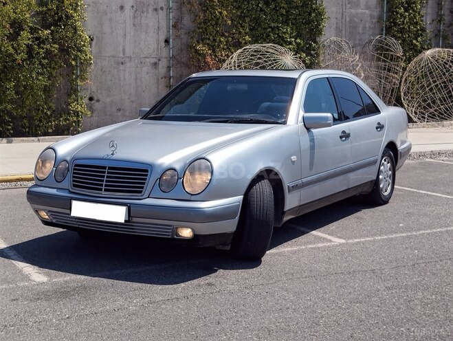 Mercedes E 240 1998, 355,985 km - 2.4 l - Bakı