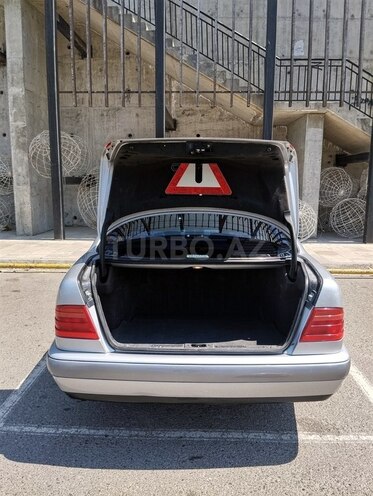 Mercedes E 240 1998, 355,985 km - 2.4 l - Bakı