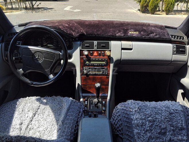 Mercedes E 240 1998, 355,985 km - 2.4 l - Bakı