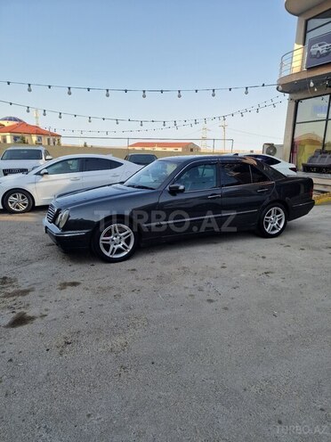 Mercedes E 270 2000, 370,155 km - 2.7 l - Bakı