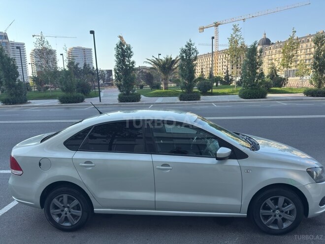 Volkswagen Polo 2013, 243,010 km - 1.6 l - Bakı