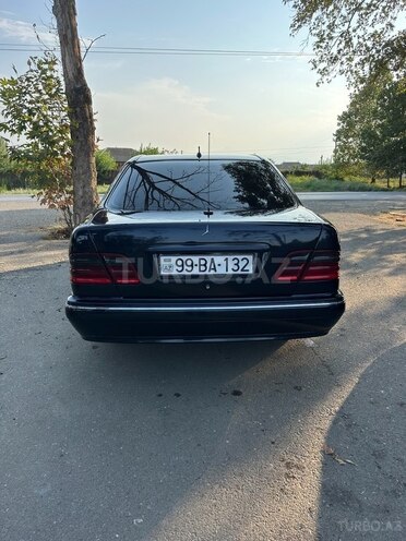 Mercedes E 220 d 2001, 560,275 km - 2.2 л - Goranboy