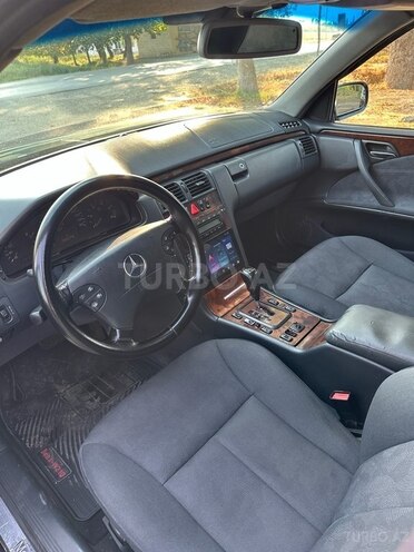 Mercedes E 220 d 2001, 560,275 km - 2.2 л - Goranboy