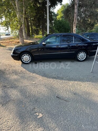 Mercedes E 220 d 2001, 560,275 km - 2.2 л - Goranboy