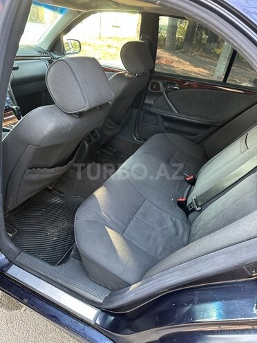 Mercedes E 220 d 2001, 560,275 km - 2.2 л - Goranboy