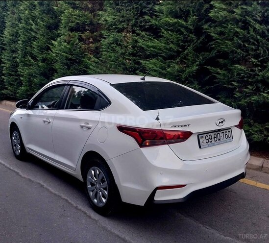 Hyundai Accent-21