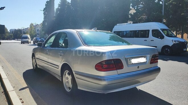 Mercedes E 220 d 2000, 322,000 km - 2.2 л - Sumqayıt