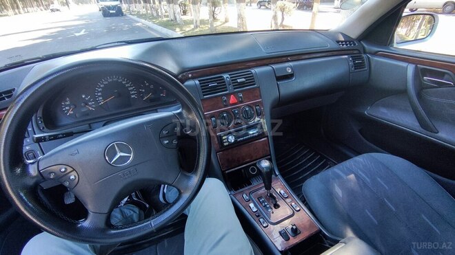 Mercedes E 220 d 2000, 322,000 km - 2.2 л - Sumqayıt