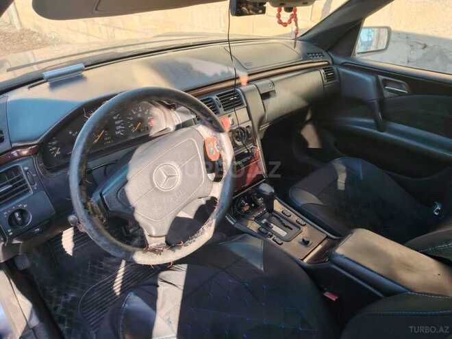 Mercedes E 230 1996, 380,000 km - 2.3 l - Qusar
