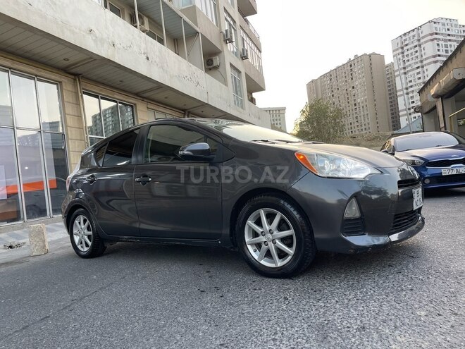 Toyota Prius C 2012, 201,200 km - 1.5 l - Bakı
