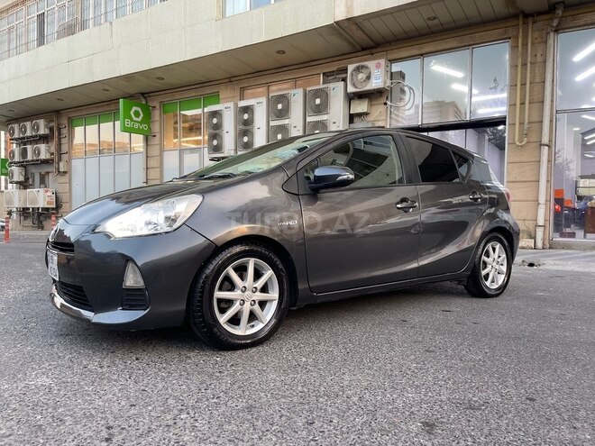 Toyota Prius C 2012, 201,200 km - 1.5 l - Bakı