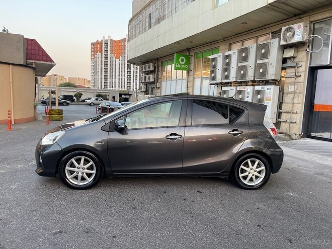 Toyota Prius C 2012, 201,200 km - 1.5 l - Bakı