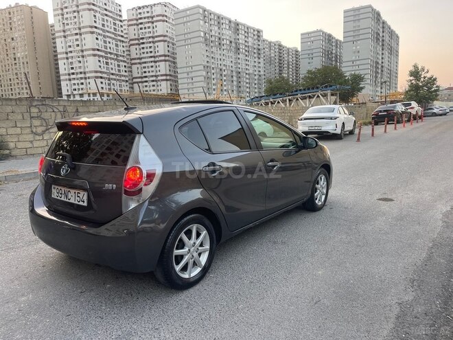 Toyota Prius C 2012, 201,200 km - 1.5 l - Bakı