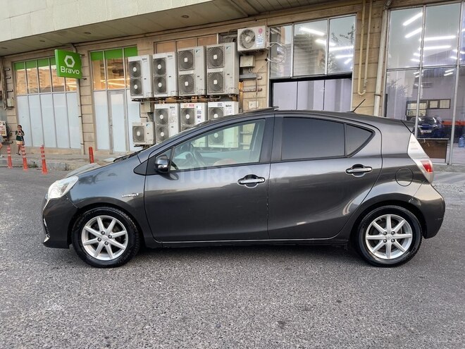 Toyota Prius C 2012, 201,200 km - 1.5 l - Bakı