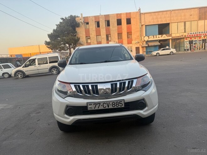 Mitsubishi L200 2016, 289,000 km - 2.4 l - Bakı