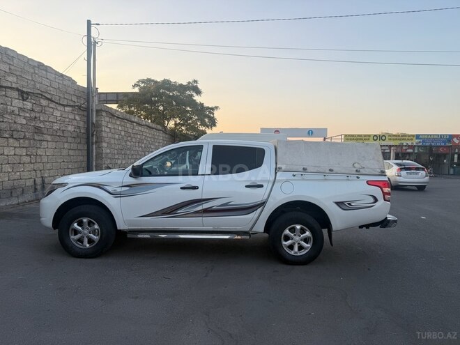 Mitsubishi L200 2016, 289,000 km - 2.4 l - Bakı