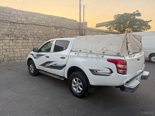 Mitsubishi L200 2016, 289,000 km - 2.4 l - Bakı