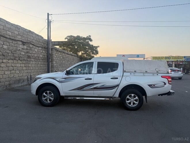 Mitsubishi L200 2016, 289,000 km - 2.4 l - Bakı
