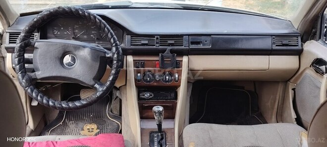 Mercedes E 200 d 1987, 150,000 km - 2.0 л - Saatlı