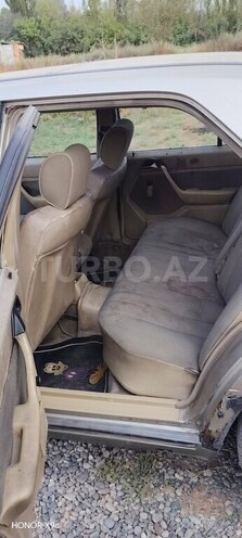 Mercedes E 200 d 1987, 150,000 km - 2.0 л - Saatlı