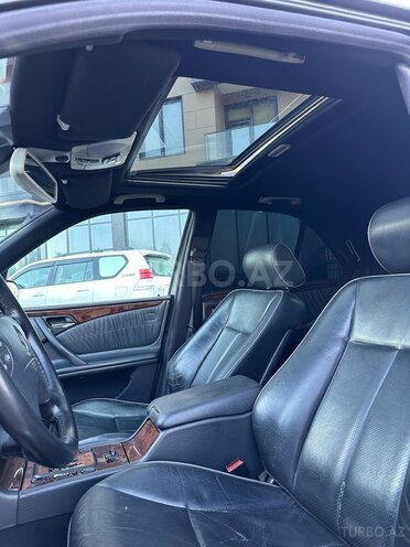 Mercedes E 240 2000, 210,000 km - 2.4 l - Bakı