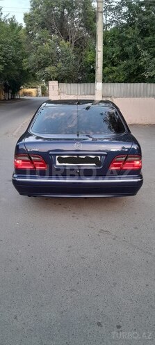 Mercedes E 240 2000, 325,000 km - 2.4 l - Beyləqan