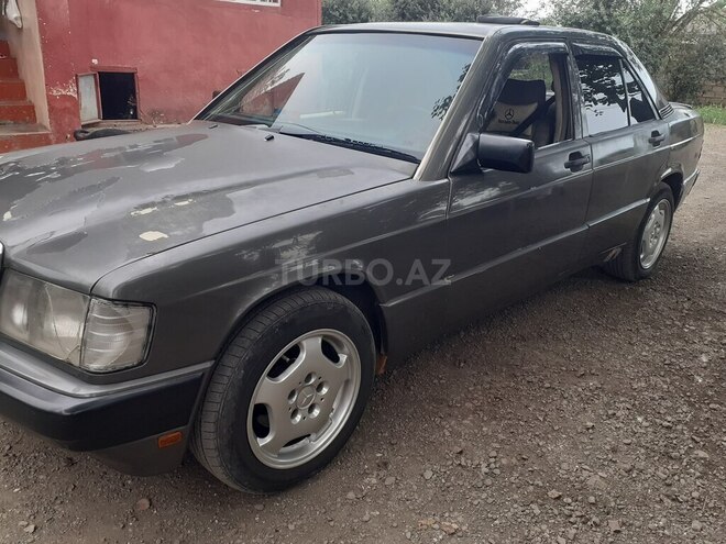 Mercedes 190 1990, 450,000 km - 2.0 l - Astara