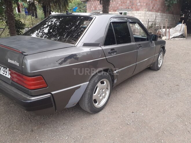 Mercedes 190 1990, 450,000 km - 2.0 l - Astara