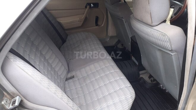 Mercedes 190 1990, 450,000 km - 2.0 l - Astara