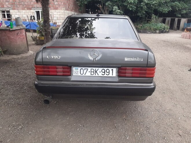 Mercedes 190 1990, 450,000 km - 2.0 l - Astara