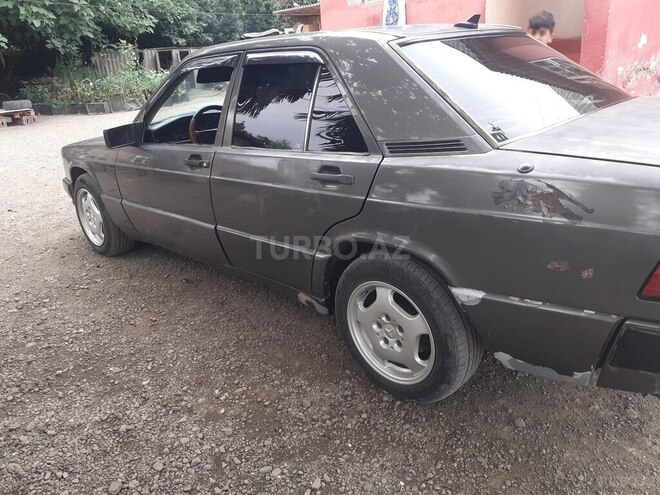 Mercedes 190 1990, 450,000 km - 2.0 l - Astara