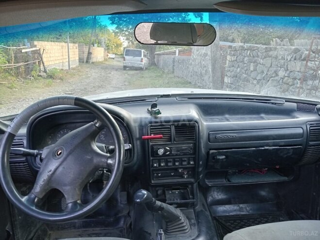 GAZ 3110 2003, 312,000 km - 2.5 l - Qax