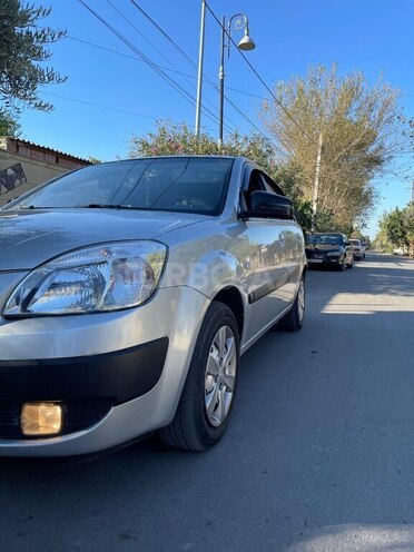 Kia Rio 2005, 440,000 km - 1.5 l - Salyan