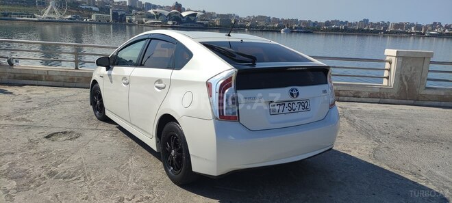 Toyota Prius 2015, 289,682 km - 1.8 л - Bakı