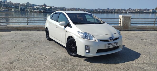 Toyota Prius 2015, 289,682 km - 1.8 л - Bakı