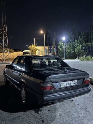 Mercedes E 230 1995, 325,600 km - 2.3 l - Bakı