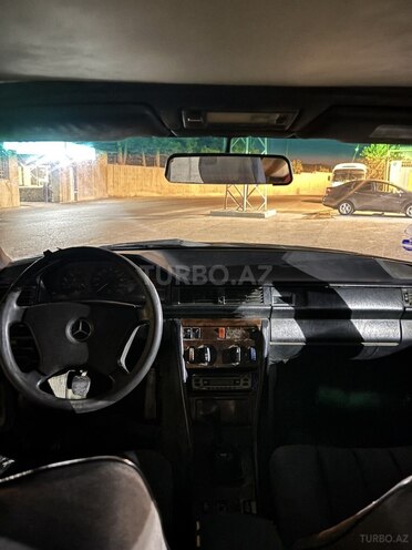 Mercedes E 230 1995, 325,600 km - 2.3 l - Bakı