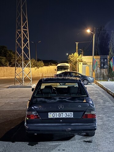 Mercedes E 230 1995, 325,600 km - 2.3 l - Bakı