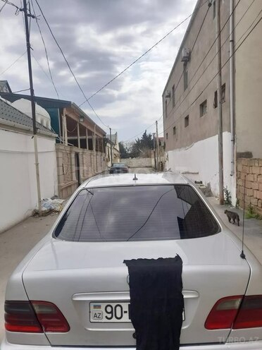 Mercedes E 270 1999, 560,000 km - 2.7 l - Bakı