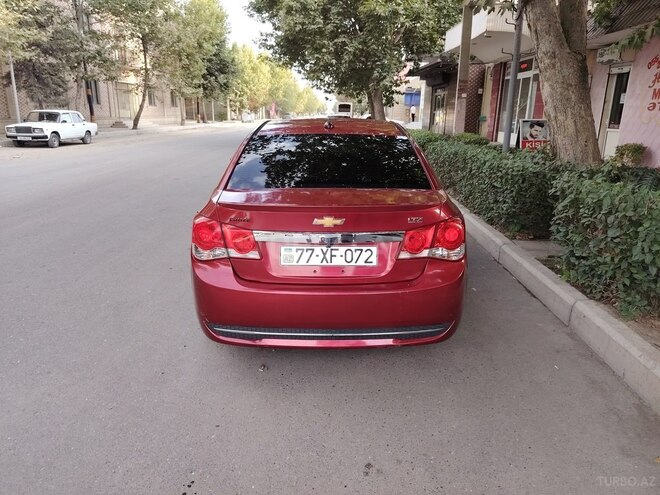 Chevrolet Cruze 2011, 29,000 km - 1.4 l - Yevlax