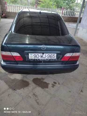 Mercedes E 240 1999, 326,000 km - 2.4 l - Salyan