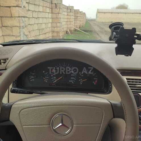 Mercedes E 240 1999, 326,000 km - 2.4 l - Salyan
