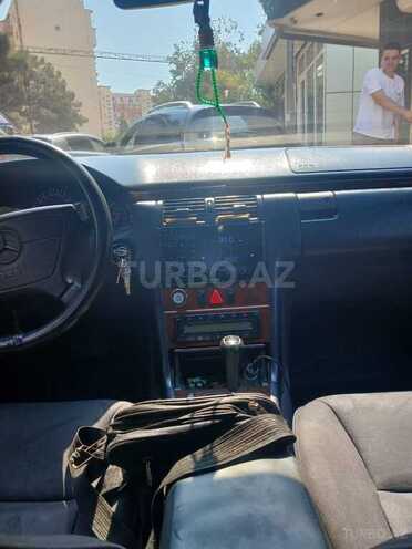 Mercedes E 240 1997, 422,391 km - 2.4 l - Bakı