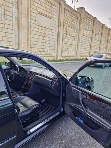 Mercedes E 280 1999, 244,490 km - 2.8 л - Bakı