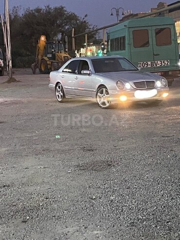 Mercedes E 270 2001, 456,000 km - 2.7 l - Bakı