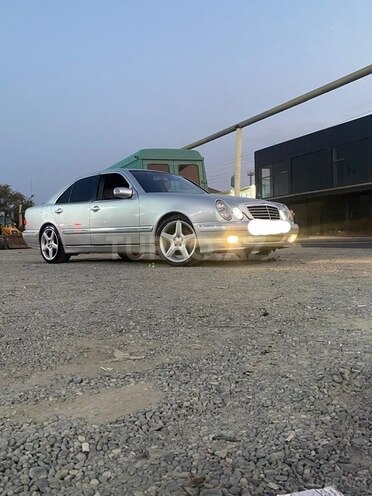 Mercedes E 270 2001, 456,000 km - 2.7 l - Bakı